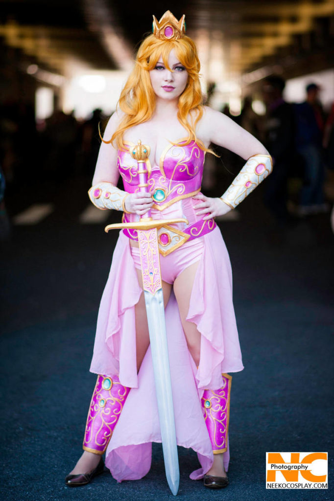 Peach sexy princess cosplay